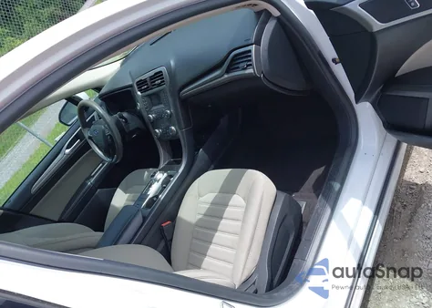 2019 Ford Fusion S z USA, uszkodzony, nr VIN 3FA6P0G74KR102497